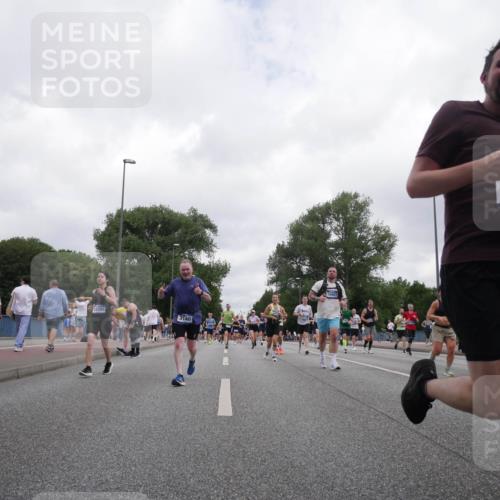 29.06.2025 - hella hamburg halbmarathon Luisa Fischer http://msf.ph/oto/8496934 29.06.2025 10:55:46 Kennedybrücke 15205, 3140, 16807, 6985, 1369, 2308, 3140, 3645, 5262, 6671, 6985, 7682, 7737, 10296, 10634 meine-sportfotos.de