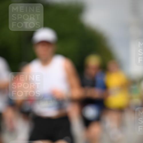 29.06.2025 - hella hamburg halbmarathon Dr. Thomas Lammeyer http://msf.ph/oto/8496937 29.06.2025 10:23:29 Kennedybrücke 1159, 1160, 1325, 1332, 1708, 1718, 1755, 2017, 2311, 2589, 2703, 2812, 2895, 3105, 3118, 3529, 4108, 4110, 4722, 5034, 5080, 5098, 5449, 6249, 6270, 6542, 6736, 7051, 7143, 7252, 7566, 7844, 8575, 8761, 8778, 9252, 9270, 9272, 9652, 9856, 10124, 10129, 10540, 11081 meine-sportfotos.de