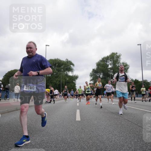 29.06.2025 - hella hamburg halbmarathon Luisa Fischer http://msf.ph/oto/8496951 29.06.2025 10:55:47 Kennedybrücke 15205, 3140, 14215, 16807, 1369, 2308, 2593, 3140, 3645, 5262, 6671, 6985, 7682, 7737, 10634 meine-sportfotos.de