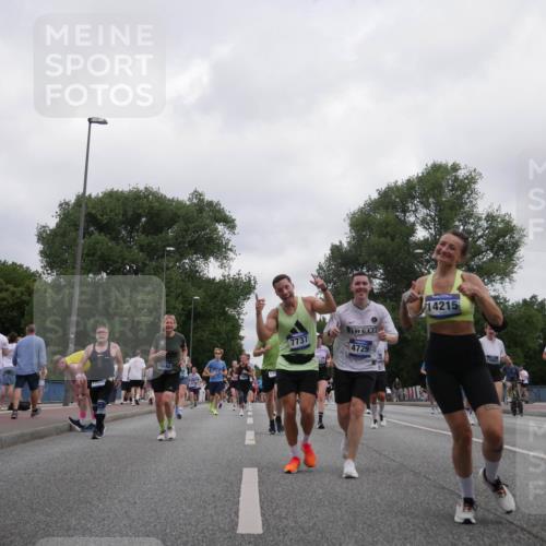 29.06.2025 - hella hamburg halbmarathon Luisa Fischer http://msf.ph/oto/8496963 29.06.2025 10:55:48 Kennedybrücke 16642, 10029, 170, 7737, 4729, 14215, 5262, 1369, 2308, 2593, 3645, 5262, 6671, 7682, 7737, 8250, 8251, 10634 meine-sportfotos.de
