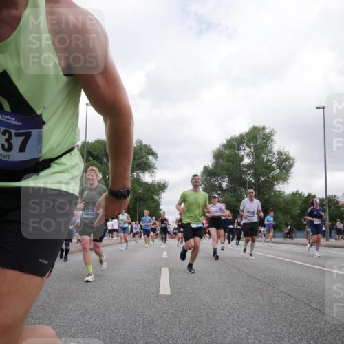 29.06.2025 - hella hamburg halbmarathon Luisa Fischer http://msf.ph/oto/8496983 29.06.2025 10:55:50 Kennedybrücke 7737, 16642, 17002, 13152, 867, 1369, 2308, 2593, 3645, 5262, 6671, 7682, 7737, 8250, 8251, 10600, 10634, 10693 meine-sportfotos.de