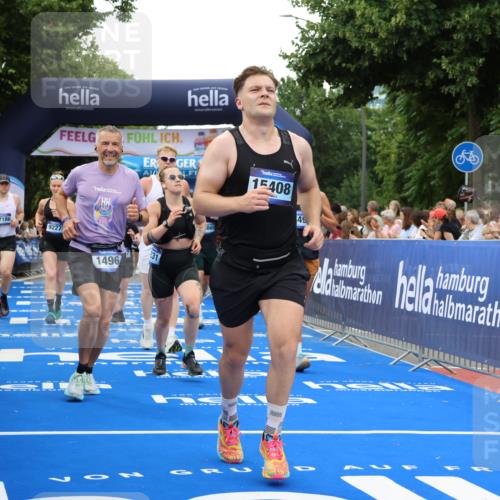 29.06.2025 - hella hamburg halbmarathon Strokosch-Dieckow http://msf.ph/oto/8496986 29.06.2025 10:54:41 Ziel 1125, 1496, 2029, 2561, 3310, 4231, 6587, 7478, 8449, 9012, 9227, 10040, 10044, 10368, 10376, 12186, 12489, 13147, 14239, 15389, 15408, 15584, 17231, 17765, 19000 meine-sportfotos.de