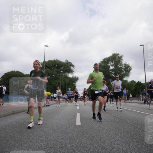 29.06.2025 - hella hamburg halbmarathon Luisa Fischer http://msf.ph/oto/8496989 29.06.2025 10:55:51 Kennedybrücke 16642, 17002, 3152, 1369, 2308, 2593, 3645, 5262, 6671, 7682, 8250, 8251, 10600, 10634, 10693 meine-sportfotos.de