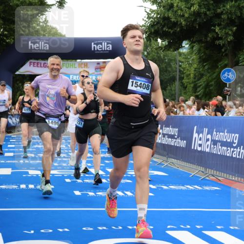 29.06.2025 - hella hamburg halbmarathon Strokosch-Dieckow http://msf.ph/oto/8496995 29.06.2025 10:54:42 Ziel 1125, 1496, 2029, 2561, 3310, 4231, 6587, 7478, 8449, 9012, 9227, 10040, 10044, 10368, 10376, 12186, 12489, 13147, 14239, 15389, 15408, 15584, 17231, 17765, 19000 meine-sportfotos.de