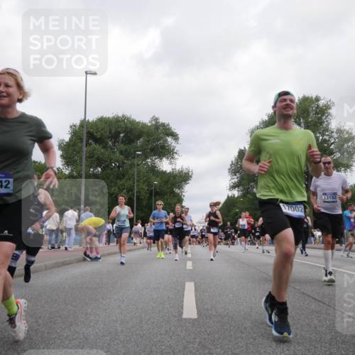 29.06.2025 - hella hamburg halbmarathon Luisa Fischer http://msf.ph/oto/8496996 29.06.2025 10:55:51 Kennedybrücke 16642, 2308, 17002, 13152, 1369, 2308, 2593, 3645, 5262, 6671, 7682, 8250, 8251, 10600, 10634, 10693 meine-sportfotos.de