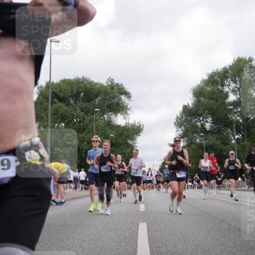 29.06.2025 - hella hamburg halbmarathon Luisa Fischer http://msf.ph/oto/8497018 29.06.2025 10:55:53 Kennedybrücke 10029, 8250, 7682, 251, 2593, 13538, 7812, 18615, 17359, 2308, 2593, 3645, 5262, 6671, 7682, 8250, 8251, 10600, 10634, 10693 meine-sportfotos.de