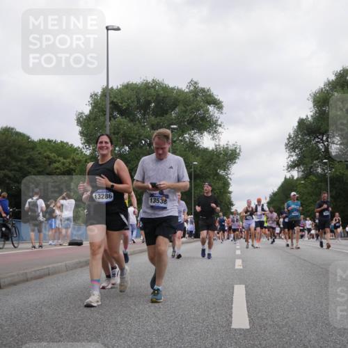 29.06.2025 - hella hamburg halbmarathon Luisa Fischer http://msf.ph/oto/8497053 29.06.2025 10:55:56 Kennedybrücke 13286, 13538, 16053, 10693, 2308, 2593, 3787, 8250, 8251, 10600, 10634, 10693, 10884 meine-sportfotos.de
