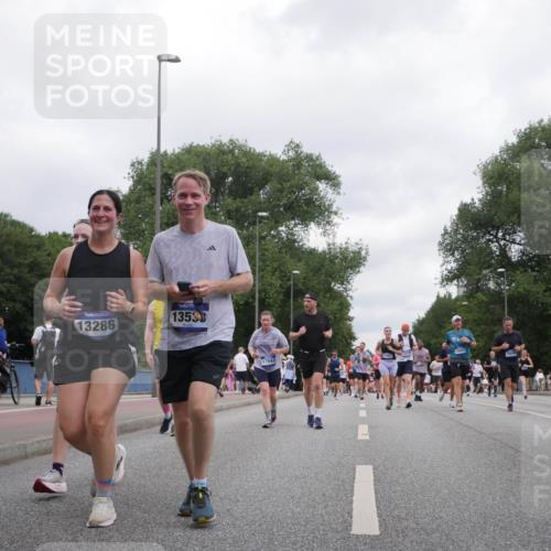 29.06.2025 - hella hamburg halbmarathon Luisa Fischer http://msf.ph/oto/8497061 29.06.2025 10:55:57 Kennedybrücke 13286, 13533, 17641, 2308, 2593, 3787, 8250, 8251, 10600, 10634, 10693, 10884 meine-sportfotos.de