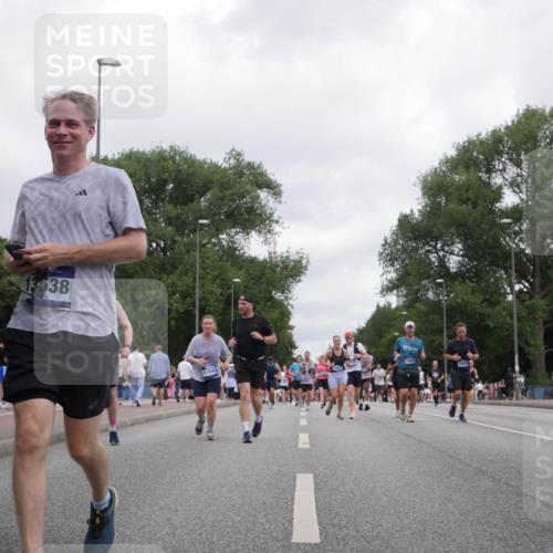29.06.2025 - hella hamburg halbmarathon Luisa Fischer http://msf.ph/oto/8497066 29.06.2025 10:55:57 Kennedybrücke 86, 13538, 17641, 2308, 2593, 3787, 8250, 8251, 10600, 10634, 10693, 10884 meine-sportfotos.de