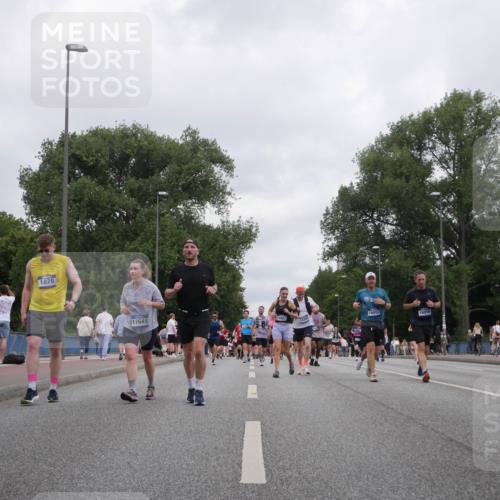 29.06.2025 - hella hamburg halbmarathon Luisa Fischer http://msf.ph/oto/8497076 29.06.2025 10:55:58 Kennedybrücke 1828, 17641, 10884, 14704, 16053, 16056, 2308, 2593, 3227, 3787, 7735, 8250, 8251, 10600, 10634, 10693, 10884 meine-sportfotos.de