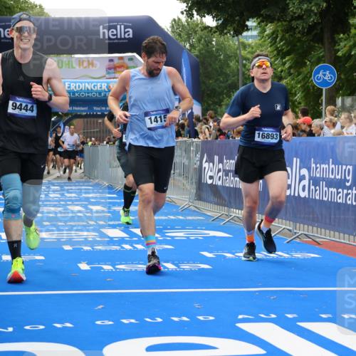 29.06.2025 - hella hamburg halbmarathon Strokosch-Dieckow http://msf.ph/oto/8497078 29.06.2025 10:44:16 Ziel 1220, 1413, 1415, 1902, 4999, 5231, 5275, 5884, 7005, 7191, 8722, 9444, 12159, 12528, 14686, 14687, 15225, 15280, 16301, 16316, 16547, 16803, 16893, 17748, 18691 meine-sportfotos.de