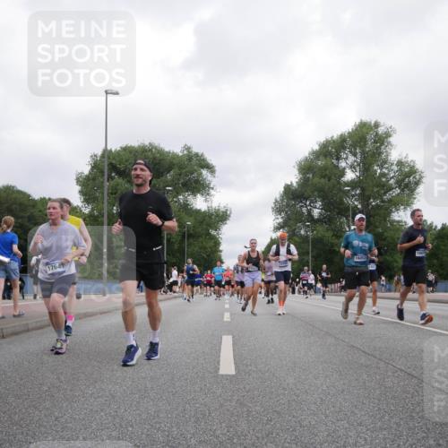 29.06.2025 - hella hamburg halbmarathon Luisa Fischer http://msf.ph/oto/8497095 29.06.2025 10:56:00 Kennedybrücke 17641, 1088, 14704, 16053, 2593, 2988, 3227, 3787, 7735, 8250, 8251, 9340, 10600, 10693, 10884 meine-sportfotos.de