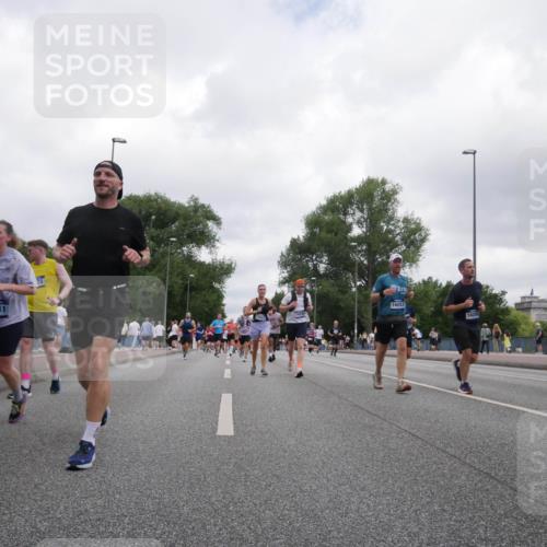29.06.2025 - hella hamburg halbmarathon Luisa Fischer http://msf.ph/oto/8497100 29.06.2025 10:56:01 Kennedybrücke 17641, 14704, 16053, 1605, 2988, 3227, 3787, 7735, 7871, 8250, 8251, 9340, 10600, 10693, 10884 meine-sportfotos.de