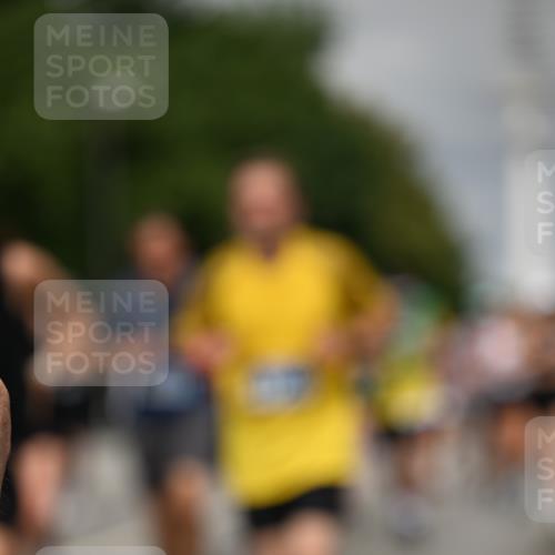 29.06.2025 - hella hamburg halbmarathon Dr. Thomas Lammeyer http://msf.ph/oto/8497124 29.06.2025 10:23:32 Kennedybrücke 1159, 1160, 1325, 1332, 1708, 1718, 1755, 2017, 2589, 2703, 2812, 2895, 3105, 3118, 3529, 4108, 4110, 4170, 4722, 5034, 5080, 5098, 5178, 5449, 6249, 6270, 6542, 6736, 7143, 7252, 8575, 8761, 8778, 9252, 9270, 9272, 9856, 10124, 10129, 10540, 10966, 11081 meine-sportfotos.de