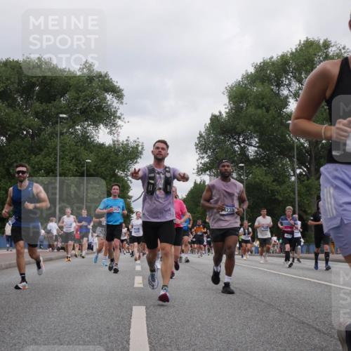 29.06.2025 - hella hamburg halbmarathon Luisa Fischer http://msf.ph/oto/8497132 29.06.2025 10:56:04 Kennedybrücke 362, 15439, 235, 18115, 10884, 2988, 3227, 3787, 6135, 6604, 7735, 7871, 9340, 10884 meine-sportfotos.de