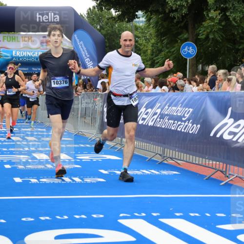 29.06.2025 - hella hamburg halbmarathon Strokosch-Dieckow http://msf.ph/oto/8497141 29.06.2025 10:54:35 Ziel 1125, 1496, 2474, 3310, 3794, 5259, 7478, 8449, 8798, 9012, 10040, 10368, 10376, 11797, 11799, 12489, 12607, 14239, 15146, 15389, 15408, 15584, 17231, 17765, 19000 meine-sportfotos.de