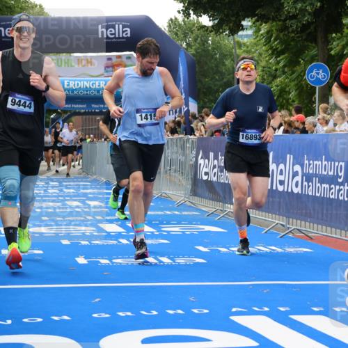 29.06.2025 - hella hamburg halbmarathon Strokosch-Dieckow http://msf.ph/oto/8497148 29.06.2025 10:44:16 Ziel 1220, 1413, 1415, 1902, 4999, 5231, 5275, 5884, 7005, 7191, 8722, 9444, 12159, 12528, 14686, 14687, 15225, 15280, 16301, 16316, 16547, 16803, 16893, 17748, 18691 meine-sportfotos.de