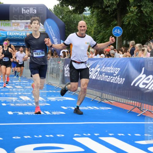 29.06.2025 - hella hamburg halbmarathon Strokosch-Dieckow http://msf.ph/oto/8497153 29.06.2025 10:54:35 Ziel 1125, 1496, 2474, 3310, 3794, 5259, 7478, 8449, 8798, 9012, 10040, 10368, 10376, 11797, 11799, 12489, 12607, 14239, 15146, 15389, 15408, 15584, 17231, 17765, 19000 meine-sportfotos.de