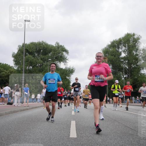 29.06.2025 - hella hamburg halbmarathon Luisa Fischer http://msf.ph/oto/8497156 29.06.2025 10:56:07 Kennedybrücke 2362, 9731, 9340, 1544, 7871, 15438, 2988, 18115, 2983, 2988, 3227, 3787, 6135, 6604, 7511, 7735, 7871, 9340, 10884 meine-sportfotos.de