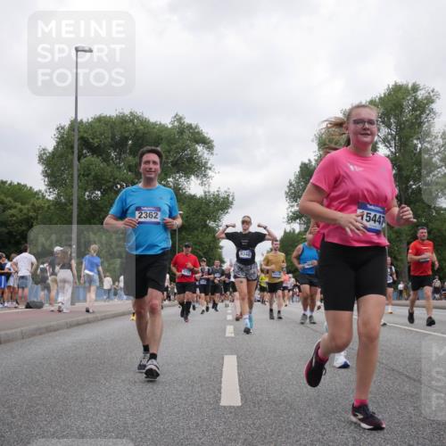 29.06.2025 - hella hamburg halbmarathon Luisa Fischer http://msf.ph/oto/8497160 29.06.2025 10:56:07 Kennedybrücke 2362, 9731, 9340, 15438, 1864, 15447, 2988, 2983, 2988, 3227, 3787, 6135, 6604, 7511, 7735, 7871, 9340, 10884 meine-sportfotos.de