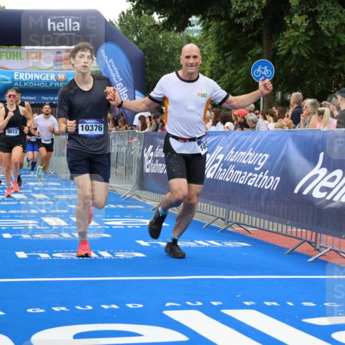29.06.2025 - hella hamburg halbmarathon Strokosch-Dieckow http://msf.ph/oto/8497165 29.06.2025 10:54:35 Ziel 1125, 1496, 2474, 3310, 3794, 5259, 7478, 8449, 8798, 9012, 10040, 10368, 10376, 11797, 11799, 12489, 12607, 14239, 15146, 15389, 15408, 15584, 17231, 17765, 19000 meine-sportfotos.de