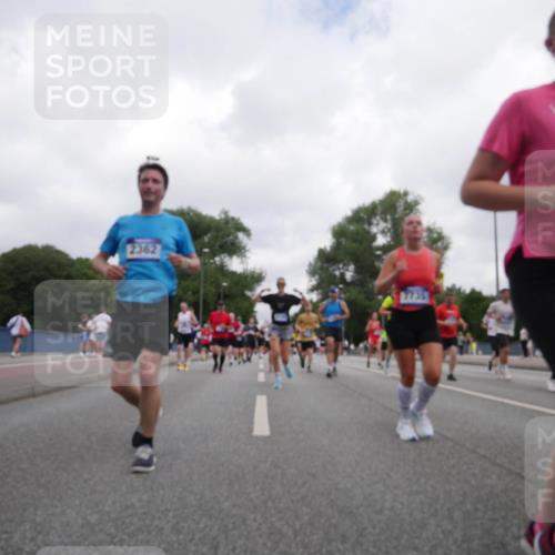29.06.2025 - hella hamburg halbmarathon Luisa Fischer http://msf.ph/oto/8497170 29.06.2025 10:56:08 Kennedybrücke 2362, 544, 2420, 2983, 2988, 3227, 3787, 6135, 6604, 7511, 7735, 7871, 9340 meine-sportfotos.de