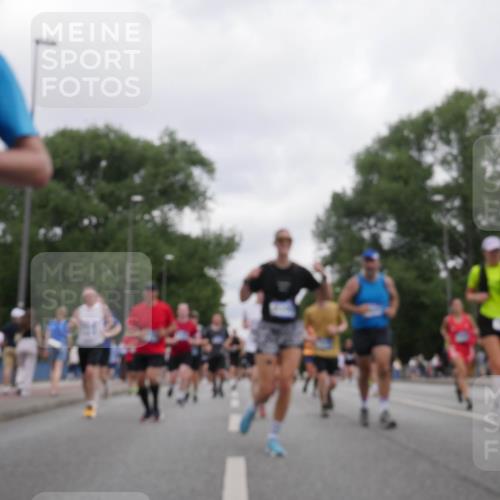 29.06.2025 - hella hamburg halbmarathon Luisa Fischer http://msf.ph/oto/8497173 29.06.2025 10:56:09 Kennedybrücke 2420, 2983, 2988, 3227, 6135, 6604, 7032, 7511, 7735, 7871, 9340, 10417 meine-sportfotos.de