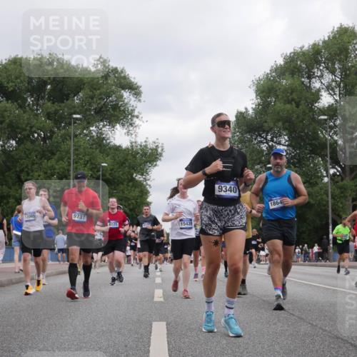 29.06.2025 - hella hamburg halbmarathon Luisa Fischer http://msf.ph/oto/8497178 29.06.2025 10:56:09 Kennedybrücke 12065, 9731, 8125, 613, 15439, 9340, 1864, 14897, 2420, 2983, 2988, 3227, 6135, 6604, 7032, 7511, 7735, 7871, 9340, 10417 meine-sportfotos.de