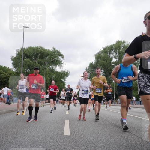 29.06.2025 - hella hamburg halbmarathon Luisa Fischer http://msf.ph/oto/8497192 29.06.2025 10:56:10 Kennedybrücke 9731, 12065, 8125, 15439, 15438, 18751, 18645, 9340, 2420, 2983, 2988, 3227, 6135, 6604, 7032, 7511, 7735, 7871, 9340, 10080, 10417, 10568 meine-sportfotos.de