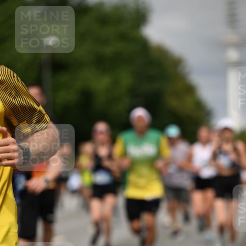29.06.2025 - hella hamburg halbmarathon Dr. Thomas Lammeyer http://msf.ph/oto/8497198 29.06.2025 10:23:34 Kennedybrücke 1159, 1160, 1325, 1332, 1708, 1718, 1755, 2017, 2405, 2589, 2703, 2812, 2895, 2993, 2995, 3105, 3118, 3446, 4108, 4110, 4170, 4722, 5034, 5080, 5098, 5178, 5449, 6249, 6270, 6542, 6736, 7143, 7252, 8427, 8537, 8575, 8761, 8778, 9252, 9270, 9272, 9856, 10124, 10129, 10540, 10966, 11081 meine-sportfotos.de