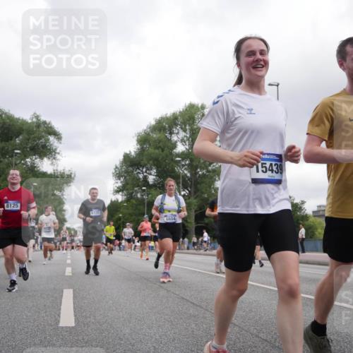29.06.2025 - hella hamburg halbmarathon Luisa Fischer http://msf.ph/oto/8497207 29.06.2025 10:56:12 Kennedybrücke 8125, 6135, 6604, 15439, 15438, 2420, 2983, 2988, 6135, 6604, 7032, 7511, 7690, 7871, 9340, 10080, 10417, 10568 meine-sportfotos.de