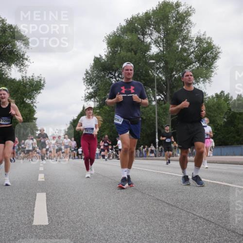 29.06.2025 - hella hamburg halbmarathon Luisa Fischer http://msf.ph/oto/8497252 29.06.2025 10:56:21 Kennedybrücke 13207, 13208, 16137, 76, 9063, 2420, 4595, 7032, 7690, 10080, 10417, 10568, 10879 meine-sportfotos.de