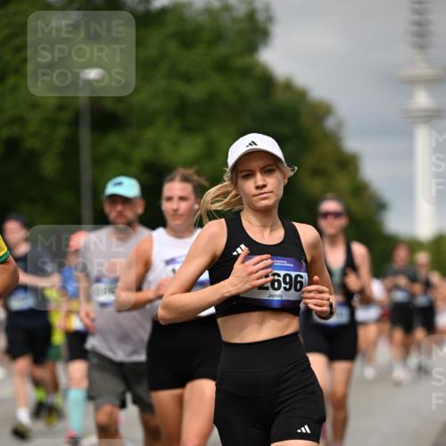 29.06.2025 - hella hamburg halbmarathon Dr. Thomas Lammeyer http://msf.ph/oto/8497317 29.06.2025 10:23:36 Kennedybrücke 1159, 1160, 1325, 1332, 1708, 1755, 2017, 2405, 2589, 2703, 2795, 2812, 2895, 2993, 2995, 3105, 3118, 3446, 4108, 4110, 4170, 4722, 5034, 5080, 5178, 5397, 5429, 5449, 6249, 6270, 6542, 6736, 7143, 7249, 7252, 8427, 8537, 8761, 8778, 9252, 9270, 9272, 9856, 10124, 10129, 10540, 10966, 11081 meine-sportfotos.de