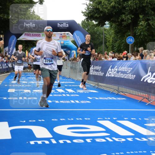 29.06.2025 - hella hamburg halbmarathon Strokosch-Dieckow http://msf.ph/oto/8497319 29.06.2025 10:54:30 Ziel 2474, 3426, 3794, 4635, 4868, 5259, 7129, 8798, 9012, 10040, 10368, 10376, 11009, 11797, 11799, 12321, 12362, 12607, 15146, 16327, 19067 meine-sportfotos.de