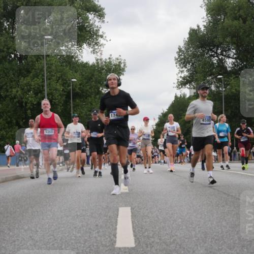 29.06.2025 - hella hamburg halbmarathon Luisa Fischer http://msf.ph/oto/8497323 29.06.2025 10:56:28 Kennedybrücke 5360, 18221, 7483, 18988, 1299, 174, 11899, 11974, 4595, 1126, 9368, 14977, 1367, 496, 4595, 7039, 9368, 10490, 10879 meine-sportfotos.de