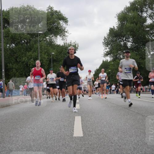 29.06.2025 - hella hamburg halbmarathon Luisa Fischer http://msf.ph/oto/8497326 29.06.2025 10:56:28 Kennedybrücke 5360, 18989, 1810, 12994, 17429, 11899, 4595, 13677, 9368, 4595, 7039, 9368, 10490, 10879 meine-sportfotos.de