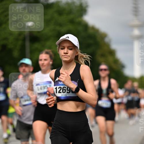 29.06.2025 - hella hamburg halbmarathon Dr. Thomas Lammeyer http://msf.ph/oto/8497333 29.06.2025 10:23:36 Kennedybrücke 1159, 1160, 1325, 1332, 1708, 1755, 2017, 2405, 2589, 2703, 2795, 2812, 2895, 2993, 2995, 3105, 3118, 3446, 4108, 4110, 4170, 4722, 5034, 5080, 5178, 5397, 5429, 5449, 6249, 6270, 6542, 6736, 7143, 7249, 7252, 8427, 8537, 8761, 8778, 9252, 9270, 9272, 9856, 10124, 10129, 10540, 10966, 11081 meine-sportfotos.de
