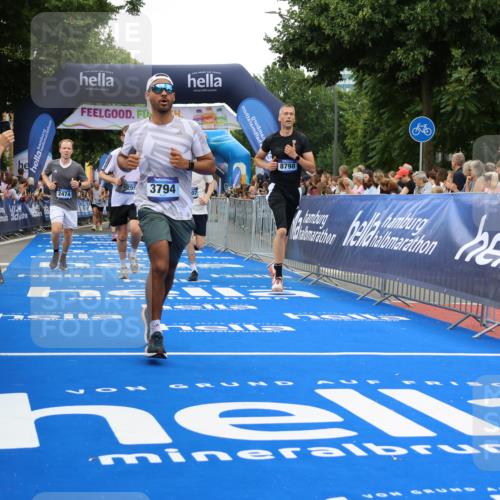 29.06.2025 - hella hamburg halbmarathon Strokosch-Dieckow http://msf.ph/oto/8497338 29.06.2025 10:54:30 Ziel 2474, 3426, 3794, 4635, 4868, 5259, 7129, 8798, 9012, 10040, 10368, 10376, 11009, 11797, 11799, 12321, 12362, 12607, 15146, 16327, 19067 meine-sportfotos.de