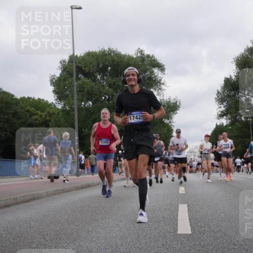 29.06.2025 - hella hamburg halbmarathon Luisa Fischer http://msf.ph/oto/8497340 29.06.2025 10:56:29 Kennedybrücke 5360, 17429, 10661, 11974, 112, 4595, 7039, 9368, 10490 meine-sportfotos.de
