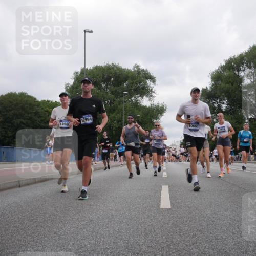 29.06.2025 - hella hamburg halbmarathon Luisa Fischer http://msf.ph/oto/8497367 29.06.2025 10:56:32 Kennedybrücke 1898, 12994, 7483, 10661, 11974, 11489, 11260, 2291, 4595, 7039, 9368, 10490 meine-sportfotos.de