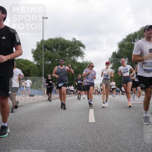 29.06.2025 - hella hamburg halbmarathon Luisa Fischer http://msf.ph/oto/8497376 29.06.2025 10:56:33 Kennedybrücke 12994, 18106, 11520, 11489, 11899, 11974, 10661, 2291, 7039, 9368, 10490 meine-sportfotos.de