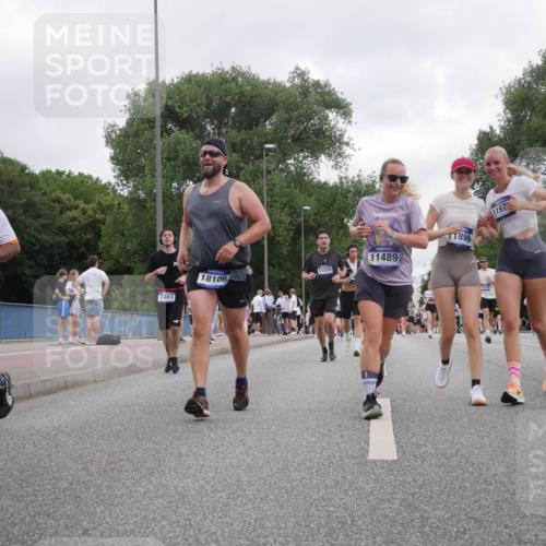 29.06.2025 - hella hamburg halbmarathon Luisa Fischer http://msf.ph/oto/8497382 29.06.2025 10:56:34 Kennedybrücke 18221, 11520, 18106, 7483, 11489, 899, 7039, 1197, 1224, 2291, 7039, 9368, 10490 meine-sportfotos.de