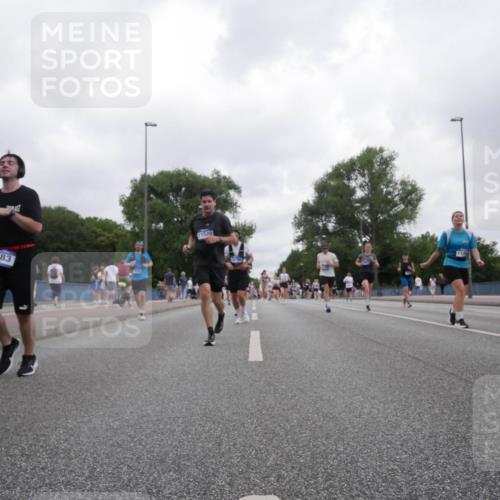 29.06.2025 - hella hamburg halbmarathon Luisa Fischer http://msf.ph/oto/8497412 29.06.2025 10:56:37 Kennedybrücke 483, 11520, 2291, 6041, 6044, 7039, 7890, 8414, 10490 meine-sportfotos.de