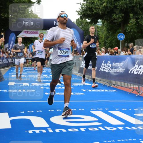 29.06.2025 - hella hamburg halbmarathon Strokosch-Dieckow http://msf.ph/oto/8497416 29.06.2025 10:54:31 Ziel 2474, 3426, 3794, 4868, 5259, 7129, 8798, 9012, 10040, 10368, 10376, 11009, 11797, 11799, 12321, 12607, 15146, 16327, 19067 meine-sportfotos.de