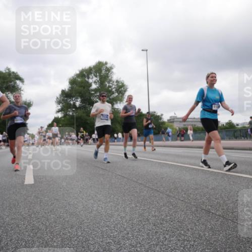 29.06.2025 - hella hamburg halbmarathon Luisa Fischer http://msf.ph/oto/8497440 29.06.2025 10:56:39 Kennedybrücke 16794, 7039, 10490, 1126, 2291, 6041, 6044, 7039, 7890, 8414, 10490 meine-sportfotos.de