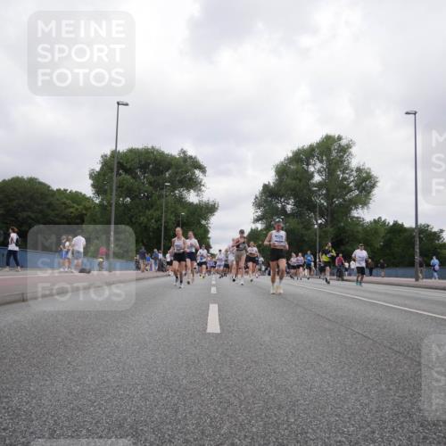 29.06.2025 - hella hamburg halbmarathon Luisa Fischer http://msf.ph/oto/8497474 29.06.2025 10:56:41 Kennedybrücke 1221, 17577, 1753, 2291, 6041, 6044, 7039, 7890, 8414, 8515, 10490 meine-sportfotos.de