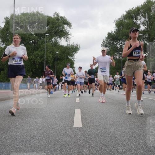 29.06.2025 - hella hamburg halbmarathon Luisa Fischer http://msf.ph/oto/8497521 29.06.2025 10:56:44 Kennedybrücke 14419, 13326, 6041, 12082, 17012, 1348, 1753, 2291, 5562, 6041, 6044, 7611, 7890, 8212, 8414, 8515, 9103, 9545 meine-sportfotos.de