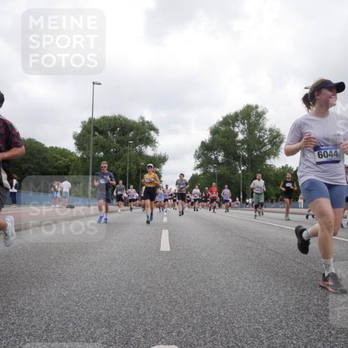 29.06.2025 - hella hamburg halbmarathon Luisa Fischer http://msf.ph/oto/8497573 29.06.2025 10:56:48 Kennedybrücke 120, 18144, 9789, 6044, 1753, 5562, 6041, 6044, 6913, 7611, 7890, 8212, 8414, 8515, 9103, 9545, 9685 meine-sportfotos.de