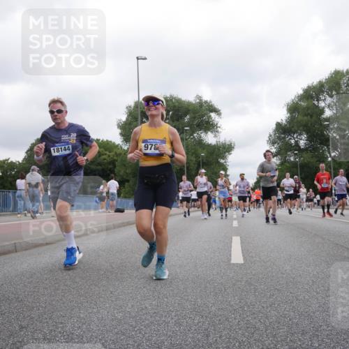 29.06.2025 - hella hamburg halbmarathon Luisa Fischer http://msf.ph/oto/8497592 29.06.2025 10:56:50 Kennedybrücke 20, 25, 18144, 978, 7611, 14424, 1753, 5562, 6041, 6913, 7611, 8212, 8515, 8906, 9103, 9545, 9685 meine-sportfotos.de