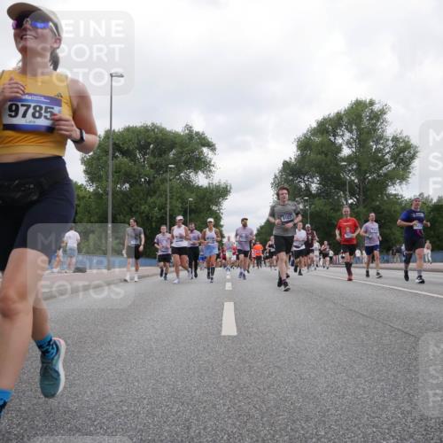 29.06.2025 - hella hamburg halbmarathon Luisa Fischer http://msf.ph/oto/8497599 29.06.2025 10:56:50 Kennedybrücke 9785, 17236, 9103, 76, 14424, 1753, 5562, 6041, 6913, 7611, 8212, 8515, 8906, 9103, 9545, 9685 meine-sportfotos.de